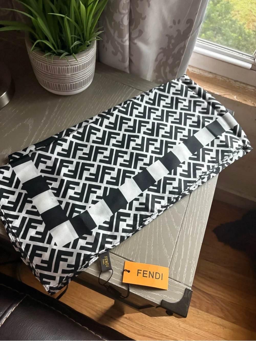 FASHION Black & White Silk Scarf